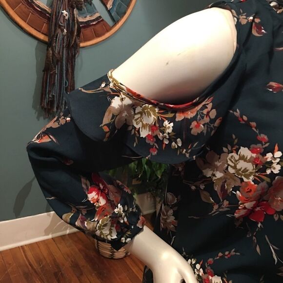 Hunter Green ruffle cold shoulder chiffon top - Picture 2 of 7